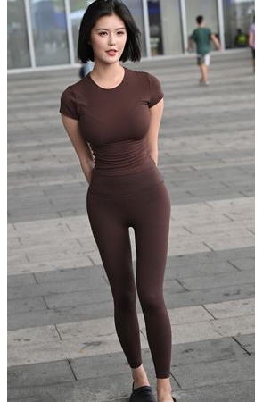 深棕色瑜伽裤美女(99P)