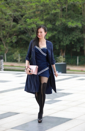 连体包臀裙美妇