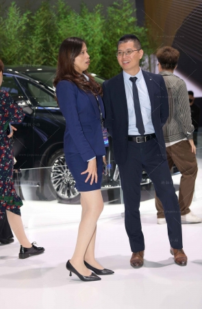 成熟韵味的销售顾问