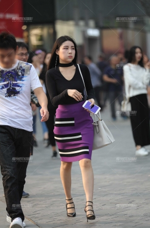 楚楚动人的好身材美女