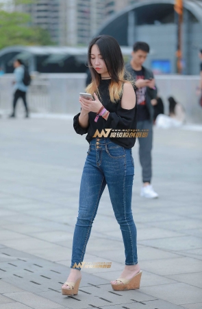 小裤脚，紧牛女友