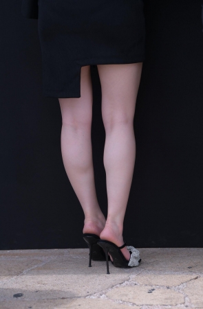 美女的鞋子真好看~