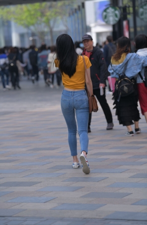 气质牛仔美女