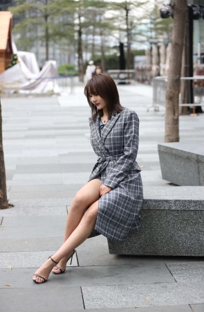 辉辉热裤高跟美女模拍原图