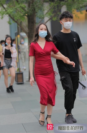 修身红裙展现女人味MJ711[298M]