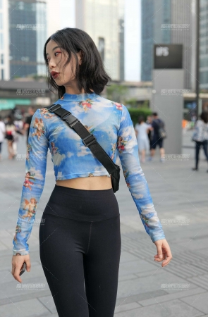 紧身裤小妹