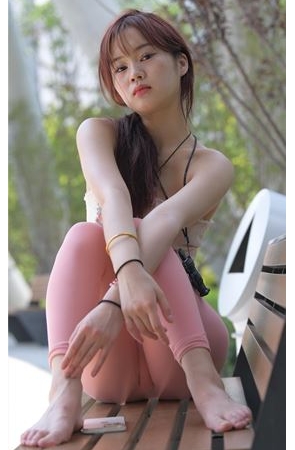 灵动的粉裤美眉【套图+视频】