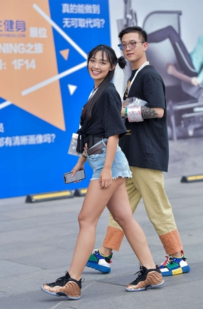 活力甜美牛仔短裤