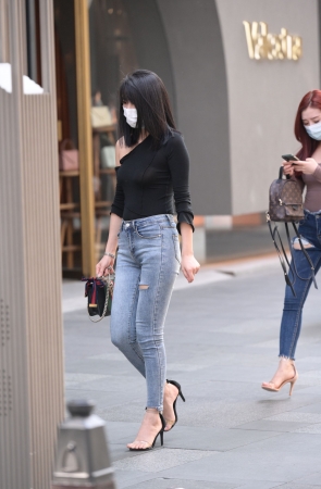 高跟牛仔