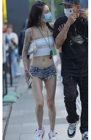 性感的抹胸小热裤美女(124P)