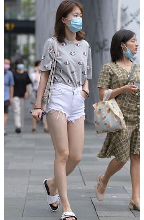 白色热裤妹子(89P)