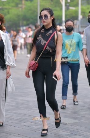 黑色性感紧身裤美女