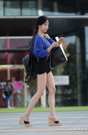 黑色热裤凉高美脚