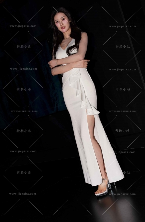 白裙美女 [18P]