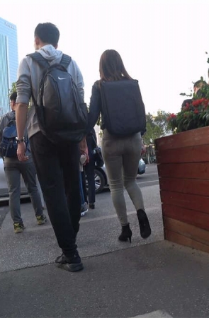灰色紧身裤美女小姐姐