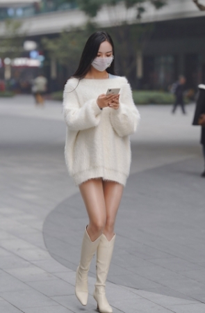 牛仔裙小姐姐