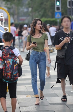 长腿苗条牛仔