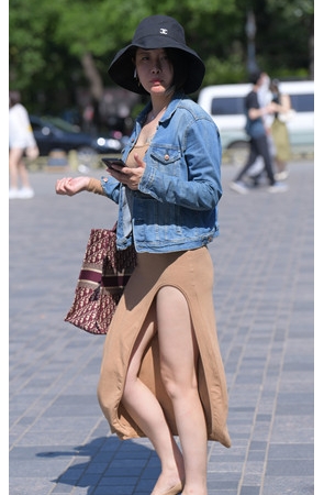 开叉长裙妹子(61P)[1.18G/JPG]