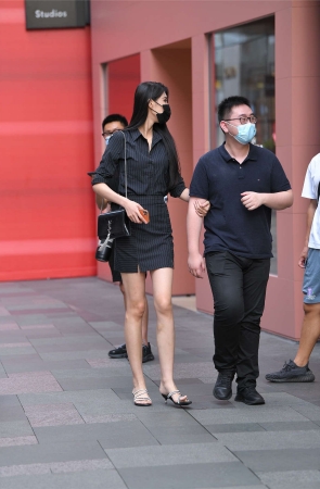 高桃黑裙大长腿