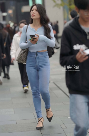 紧牛美眉