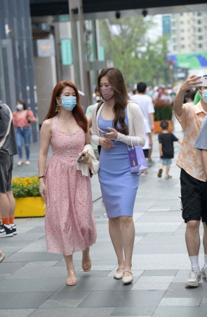 街拍裙装姐妹