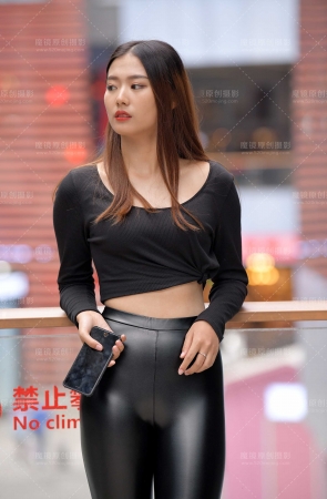 安静的如此美好-皮裤美女【套图+视...
