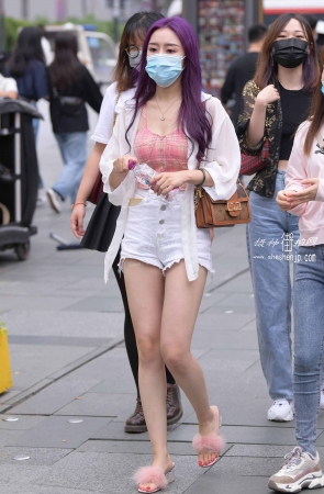 20913-6+37热裤大白腿 5P