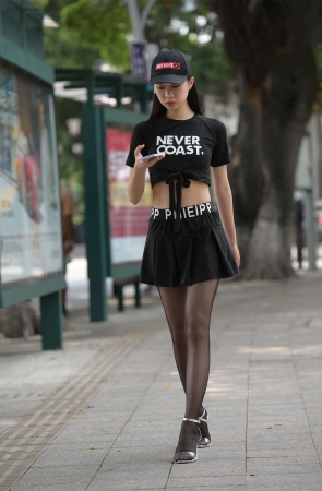 程生街拍作品 短裙亮丝的美女