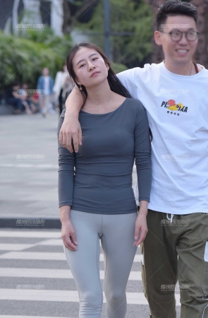 瑜伽裤女朋友
