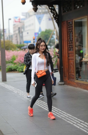 运动装黑白搭配