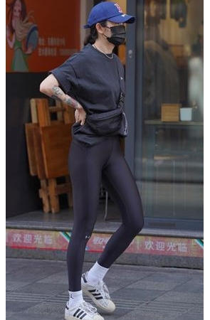 黑色紧身裤妹子(38P)