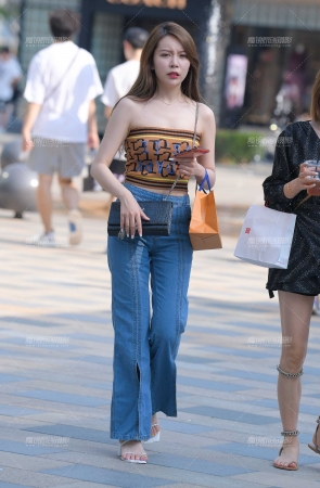 漂亮牛仔裤美女