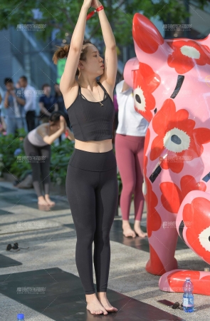 热身黑色紧身
