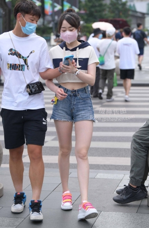 2265-11+73白皙美腿热裤女友 17P