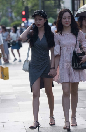 街拍短裙凉高气质美女