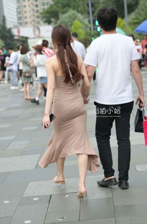 长裙美女