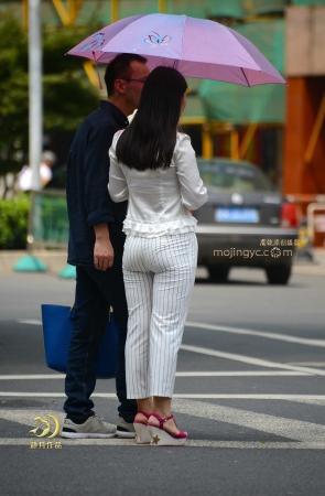 条纹裤小少妇的背影（16P）