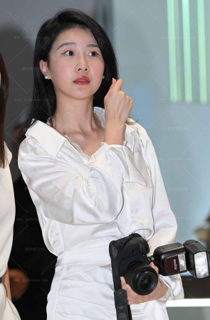 241117-23=100√大白腿素人，太美了～ 17P