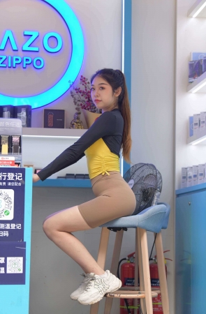 [一始专区] 灰色短裤女孩 【图片➕视频】