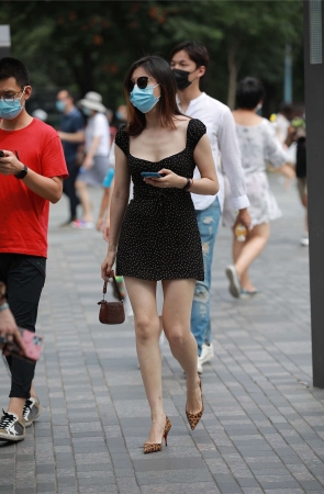 四九城嘎子街拍作品 - 长腿高跟美妇