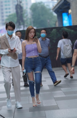 紧牛美女