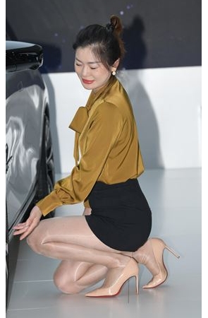 汽车销售女主播(64P)