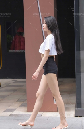 黑色热裤美腿美女