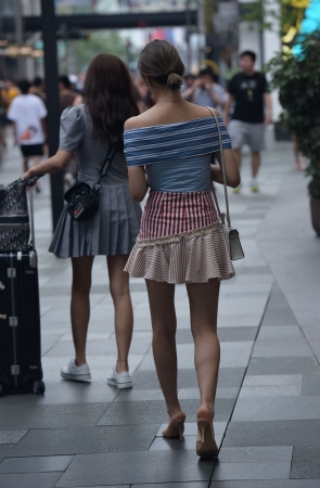 高挑长腿美女