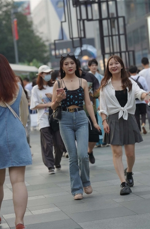 简单喇叭牛仔裤