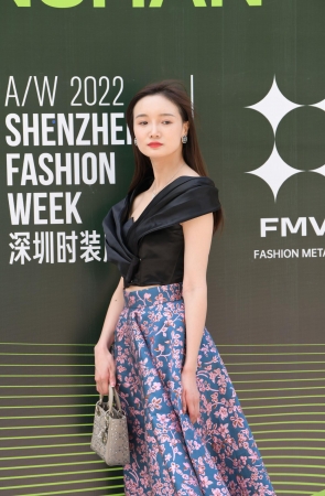 靓丽美足俩闺蜜