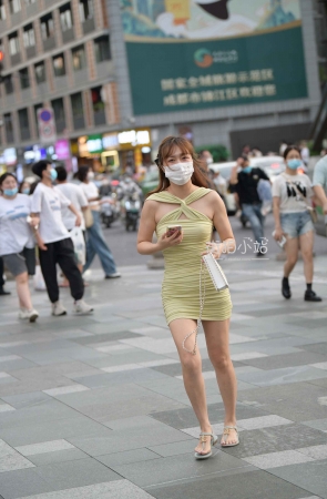 搭讪街拍包臀短裙美眉