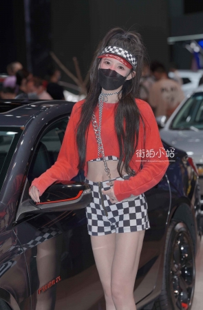 美女车模