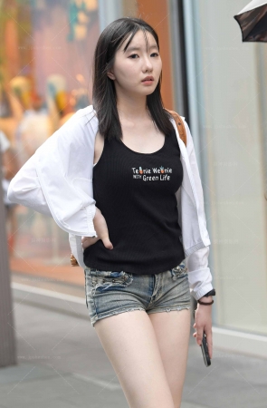 24730-9=67√这样的大白腿女生，你喜欢吗？ 14P