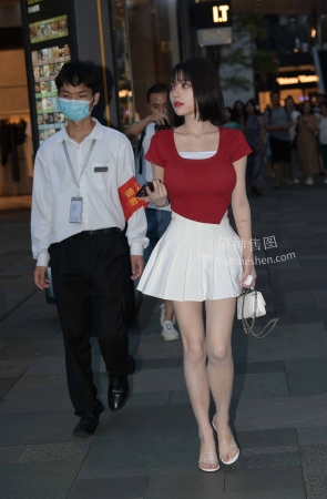 谁懂啊扑面而来的大波妞--230630-2-103 15P